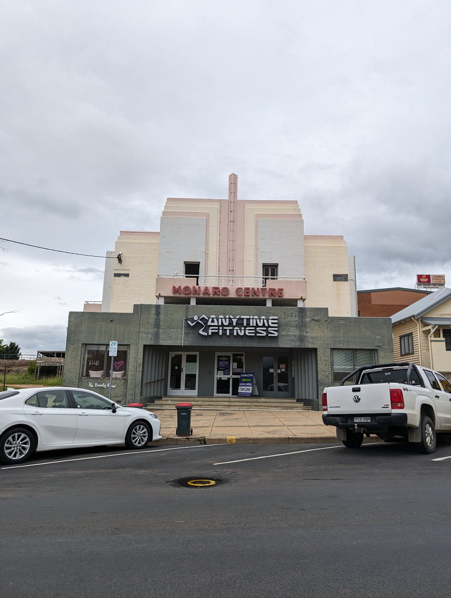 elliottbledsoe's tweet photo. 'Monaro Centre'
108 Commissioner Street, Cooma NSW 2630
#ForgottenType #HistoricSign #HistoricSigns #Cooma #NSW #NewSouthWales #CoomaHistory #CoomaHeritage #HistoricCooma https://t.co/OCoBRTdARN