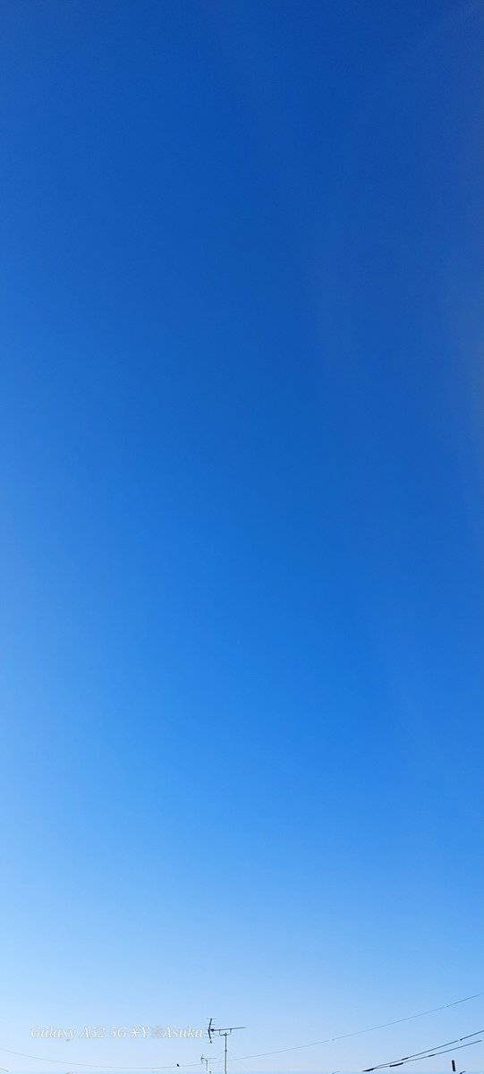 yumeasutw's tweet photo. #青空 にお日様燦々✨山々が霞む冷えた #成人の日 の朝☀️
南の空に白い #暁月 (月齢26.0)
２枚目にも月がいます。

予想最高/最低気温🌡️9℃/-4℃
晴れ☀️
お洗濯日和👕👖午後は北風そよそよの冬晴れに🌬️🍂

#イマツキ #月 #moon
#イマソラ
#空の名前
#天気の図鑑 #気象のはなし
#a2024  #a0108 #a202401 https://t.co/atNzmSJf5c