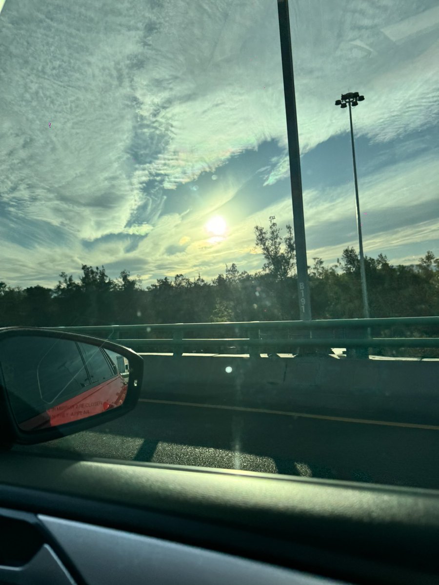 stephanymoi's tweet photo. La luz al final del camino https://t.co/9nc0O37JcL