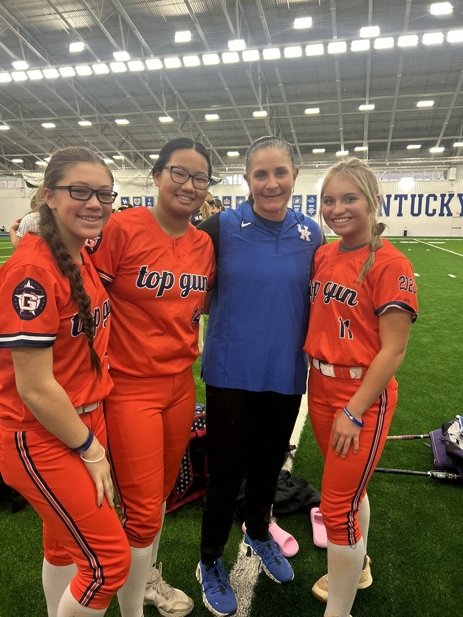 brileyhenry14's tweet photo. Big Thanks to @UKsoftball for putting on a great camp!! I had a great time learning new things and being able to show off my skills. Thank you to all coaches and players who helped out! @UKCoachLawson @UKCoachHimes @coachjb_18 https://t.co/EIetfh8Mon