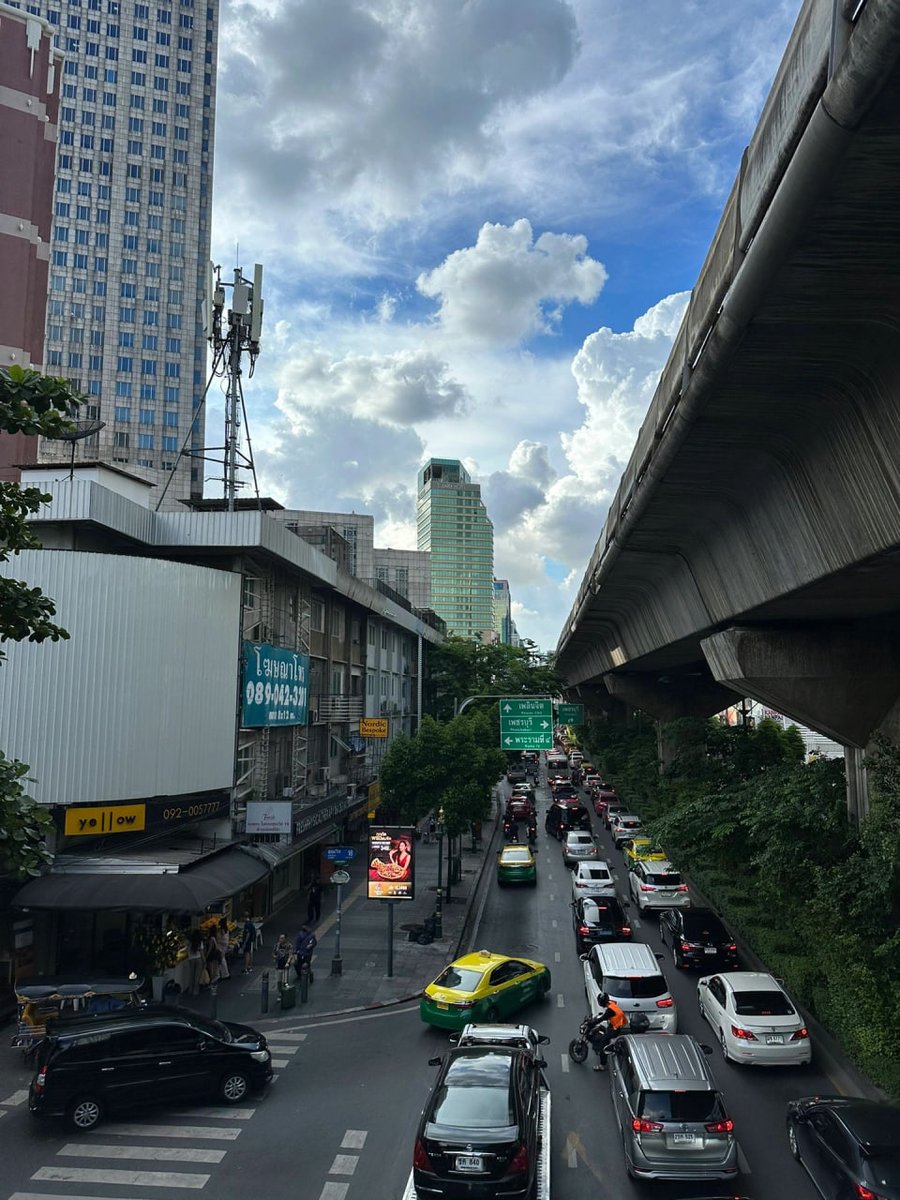 Funky662's tweet photo. How come Bangkok🇹🇭 even the clouds📷 are so beautiful? https://t.co/h82mmumyAx