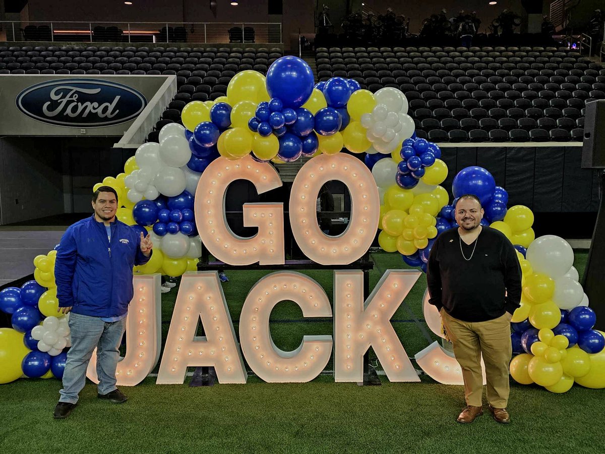 FUAIII's tweet photo. CONGRATS to my former employer; @SDState on their 2nd National ๐ Championship against the Univ. of Montana ๐ป Grizzlies!
I had a great time catching up with former SDSU ๐๐๐ students, co-workers, & colleagues who became friends during my time at SD State!
#FormerEmployer https://t.co/0gfEO6UpGk