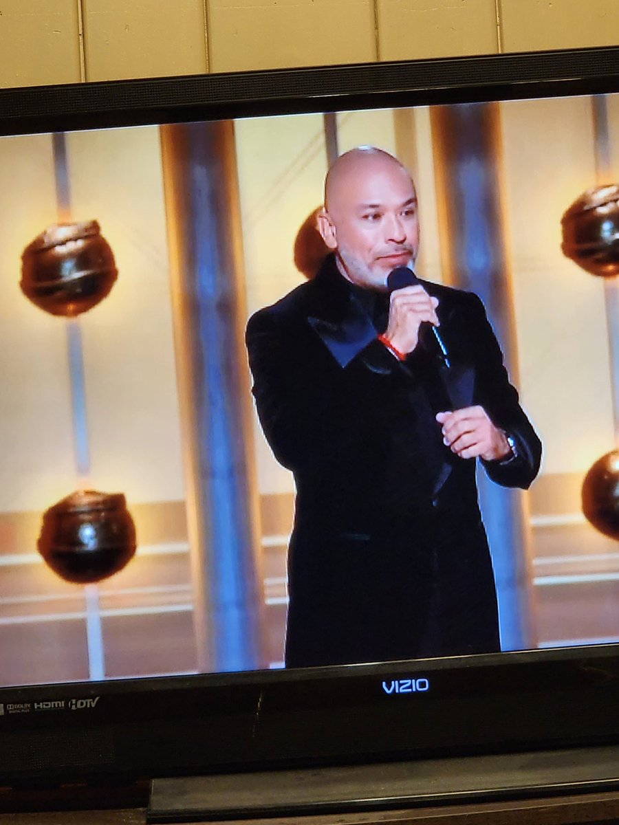 KaylenLuca20's tweet photo. Why does the background "globes" look like giant tootsie pops? 🤣💀 #GoldenGlobes    #GoldenGlobes2024 https://t.co/XBfh3mEpyS