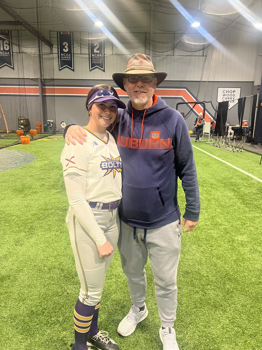 AsherThompson_7's tweet photo. Thank you @AuburnSoftball for the awesome camp yesterday! Looking forward to my next visit! @BhamBolts2027 @ExtraInningSB @LegacyLegendsS1 @deanAU_TigersSB @Emily5Car @hansparks4 @LeisaColemanLee https://t.co/JItZTvFsYm
