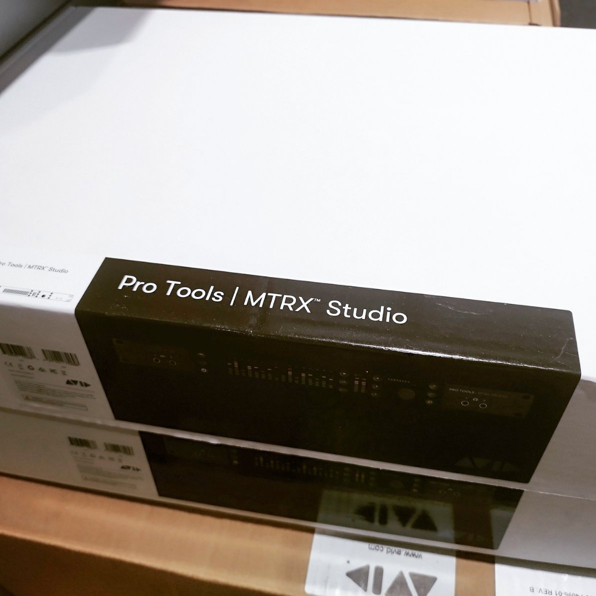 🤩 Pro Tools | MTRX Studio
📷 instagr.am/sesaudio
▶️ avid.com/mtrx-studio

#mtrxstudio #protools #mix #recording #mixing #sesaudio #avid #audiointerface #unboxing