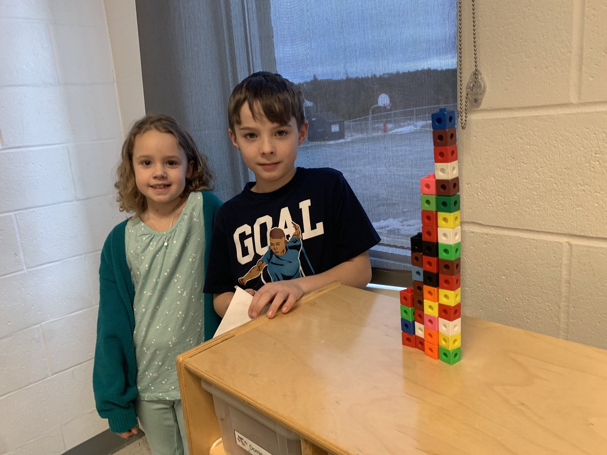 We have been learning about growing patterns. <a href="/AdmiralsAcad_NL/">Admiral’s Academy Navigators 🏳️‍🌈</a>
