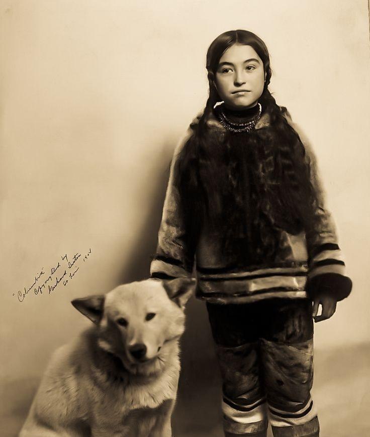 Inuk word of the day: Dog Team - Kimutsik
He - moot - sick

Granpa Isaac ALWAYS had a female for lead dog, seems todays new dog team owners don't know that. Reason is that a Female was mom or grandma of the rest of the team, she was the boss of the pack.