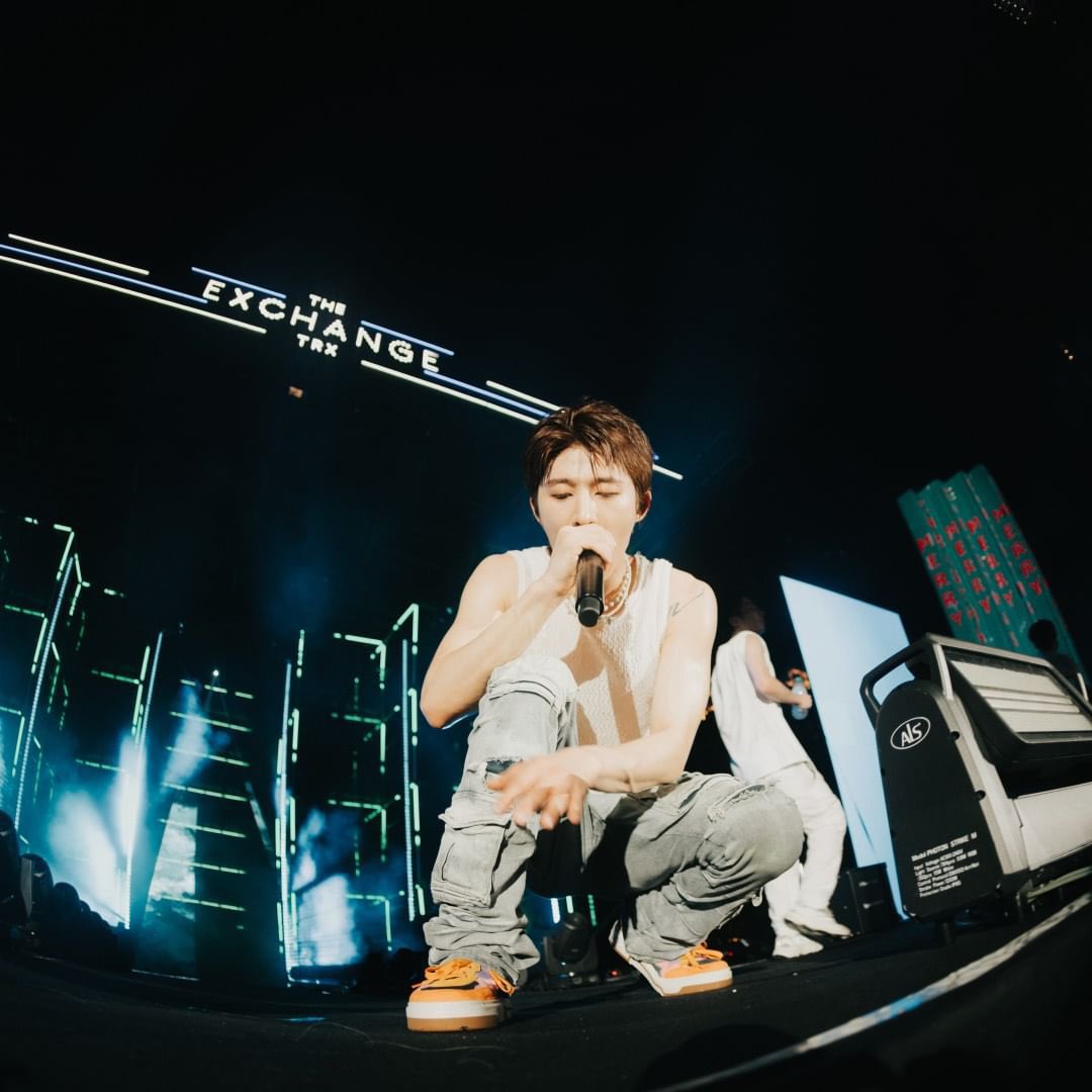 B.I tweet media