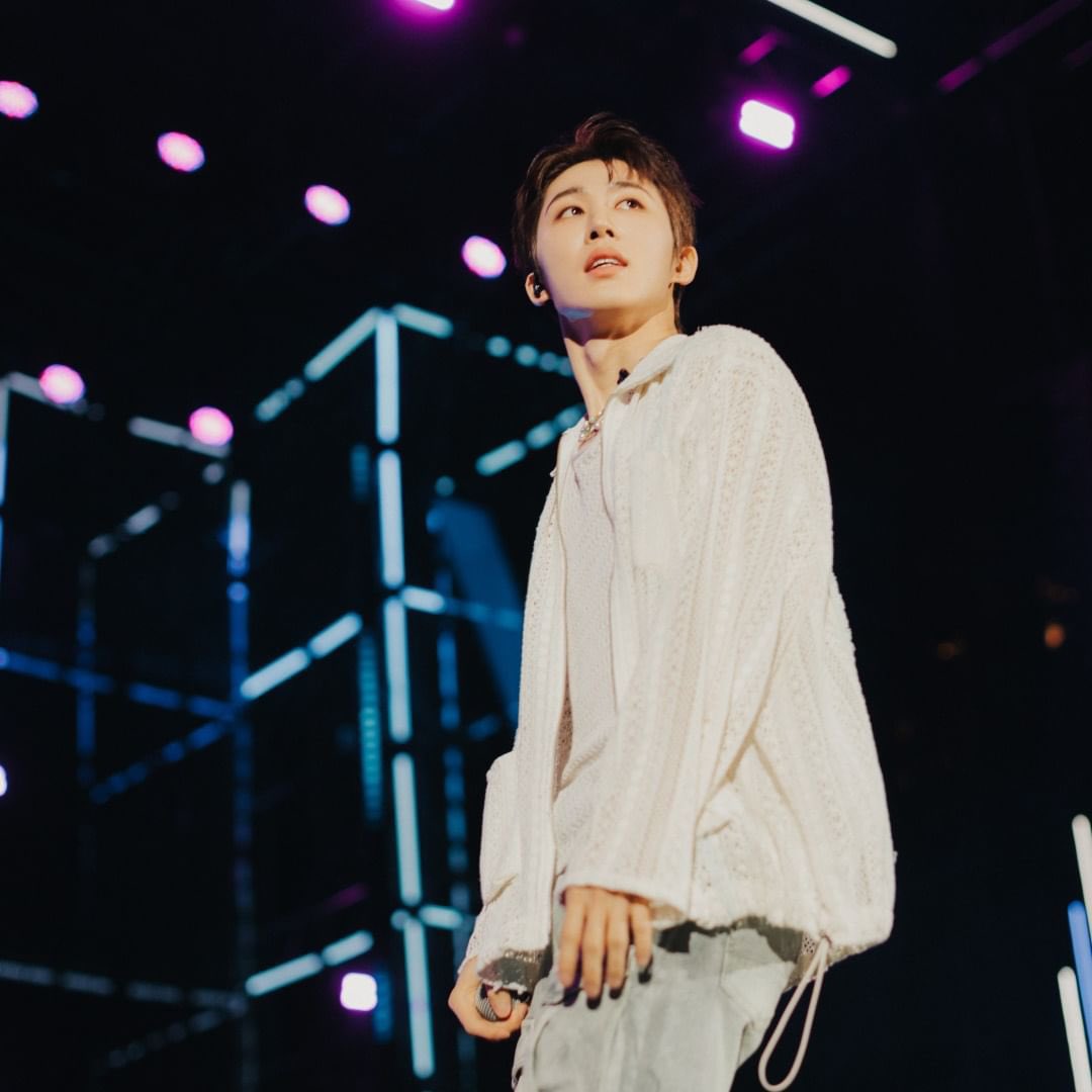 B.I tweet media