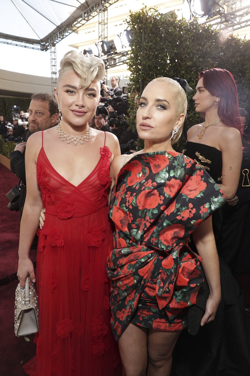 FPDMedia's tweet image. Florence Pugh and Zoe Lister-Jones at the #GoldenGlobes