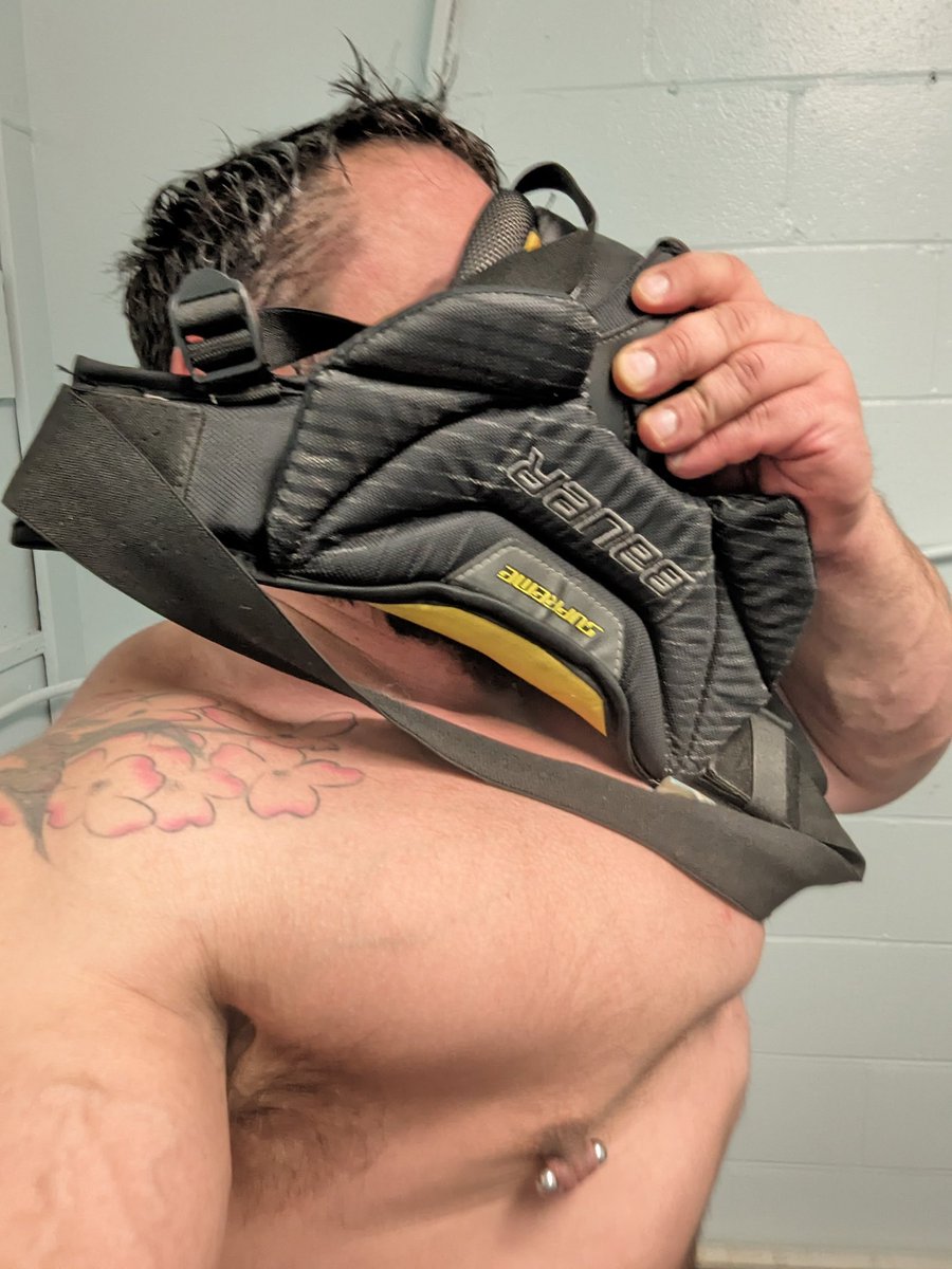 Such goalie jock ripeness... 🤤