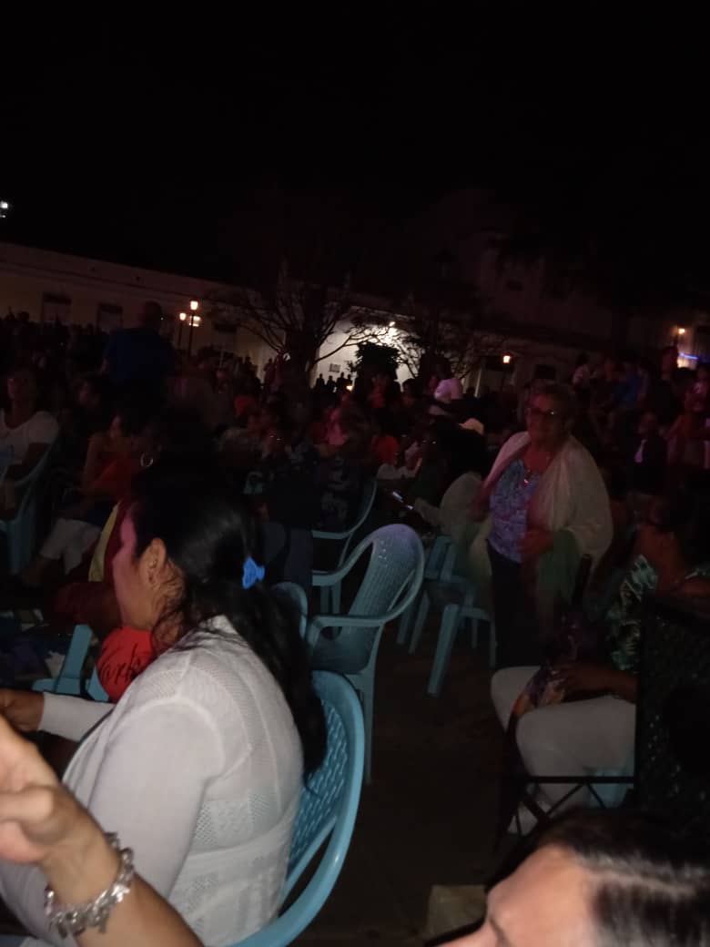 filialmatanzas's tweet photo. Copextel presente en espera de la caravana que hace latir los corazones de los agradecidos.
#EstaEsLaRevolucion
#MatancerosEnVictoria
#CopextelPresente
#Aniversario65
#EneroDeVictorias
#Cuba🇨🇺 https://t.co/eECBp0uzJ8
