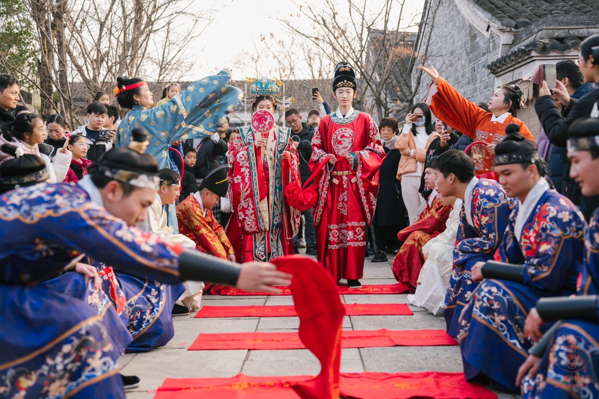i_jiangbei's tweet image. A Chinese-style wedding theme show with traditional Chinese etiquette culture was staged in Cicheng, Ningbo. #ChineseWedding #CultureChina