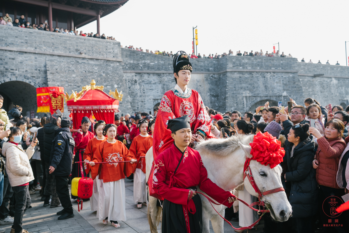 i_jiangbei's tweet image. A Chinese-style wedding theme show with traditional Chinese etiquette culture was staged in Cicheng, Ningbo. #ChineseWedding #CultureChina