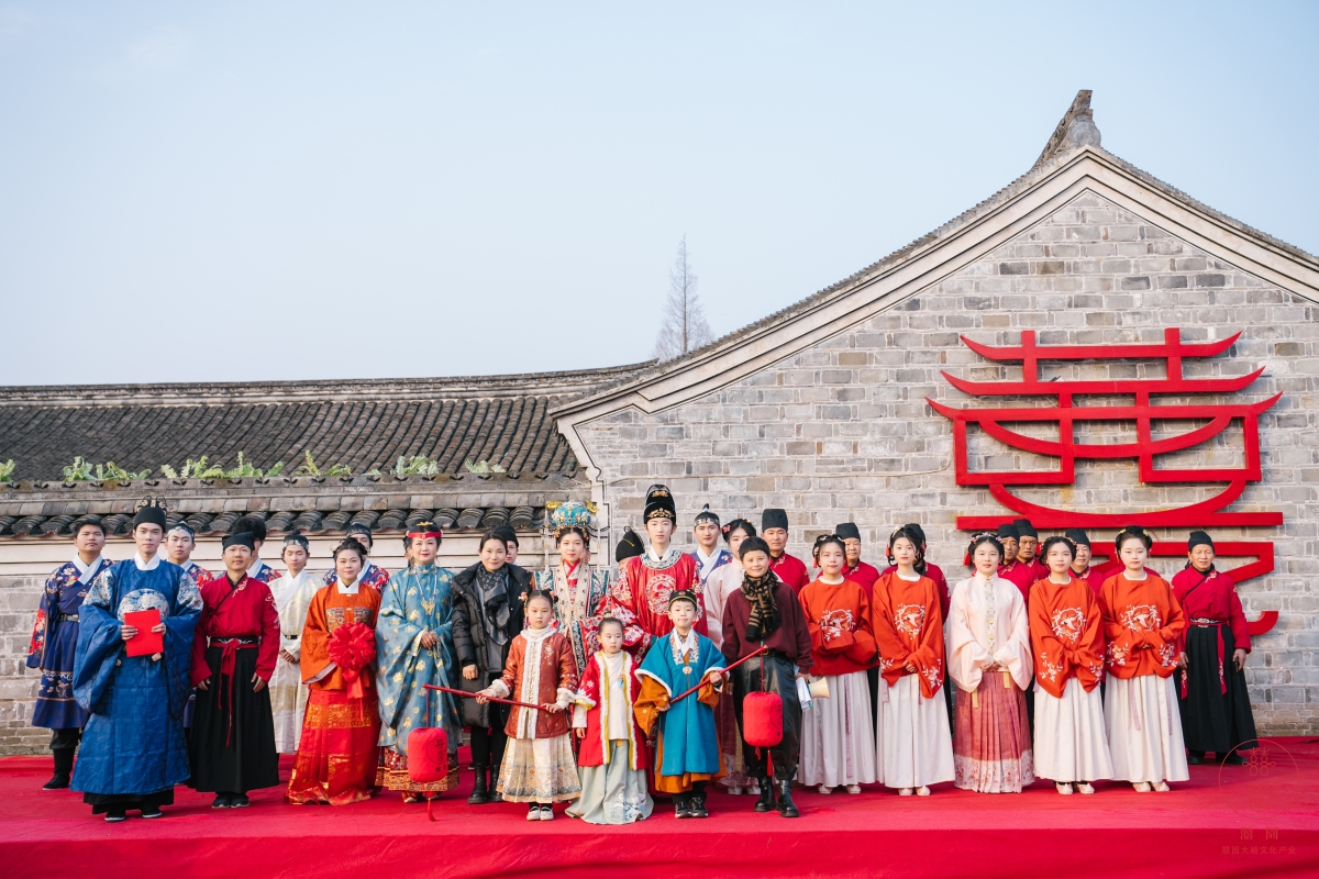 i_jiangbei's tweet image. A Chinese-style wedding theme show with traditional Chinese etiquette culture was staged in Cicheng, Ningbo. #ChineseWedding #CultureChina