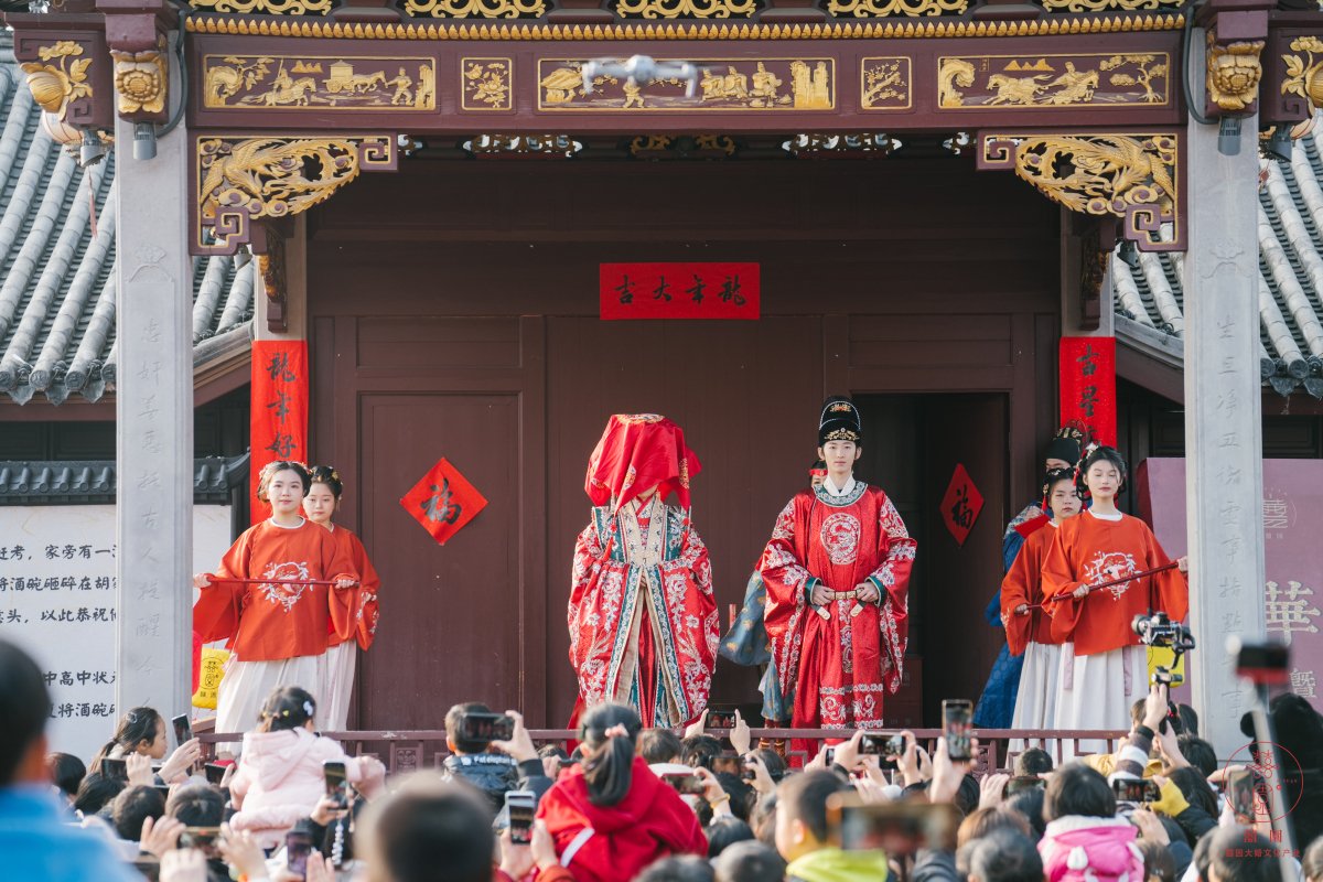 i_jiangbei's tweet image. A Chinese-style wedding theme show with traditional Chinese etiquette culture was staged in Cicheng, Ningbo. #ChineseWedding #CultureChina