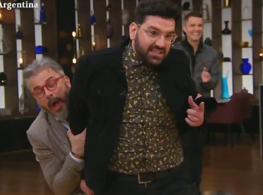 nilxwlls91's tweet photo. SANTIAGO DEL MORO YO MIRO TU PROGRAMA PARA VER LAS PELEAS COMPLETAS Y LOS QUILOMBOS NO PARA VER COMO FORMAS PAREJITAAAS #GranHermano https://t.co/ryLquVnDt1