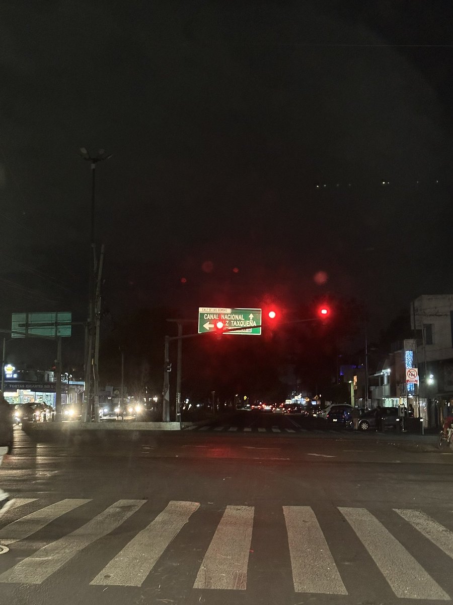 radrianarz's tweet photo. No hay luz en Calz. De las bombas a partir del cruce con Cafetales, atención @Alcaldia_Coy urgente https://t.co/PMaHOdXTzb
