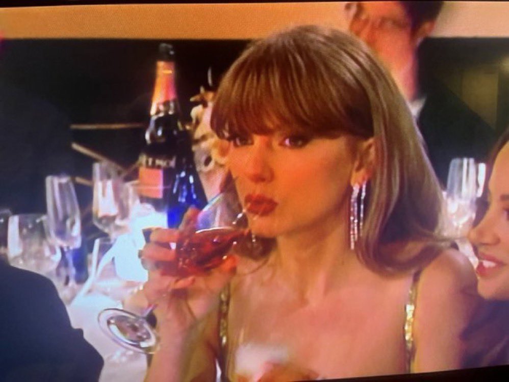 bytaylorsdesign's tweet image. SOMEONE CALL WILL SMITH