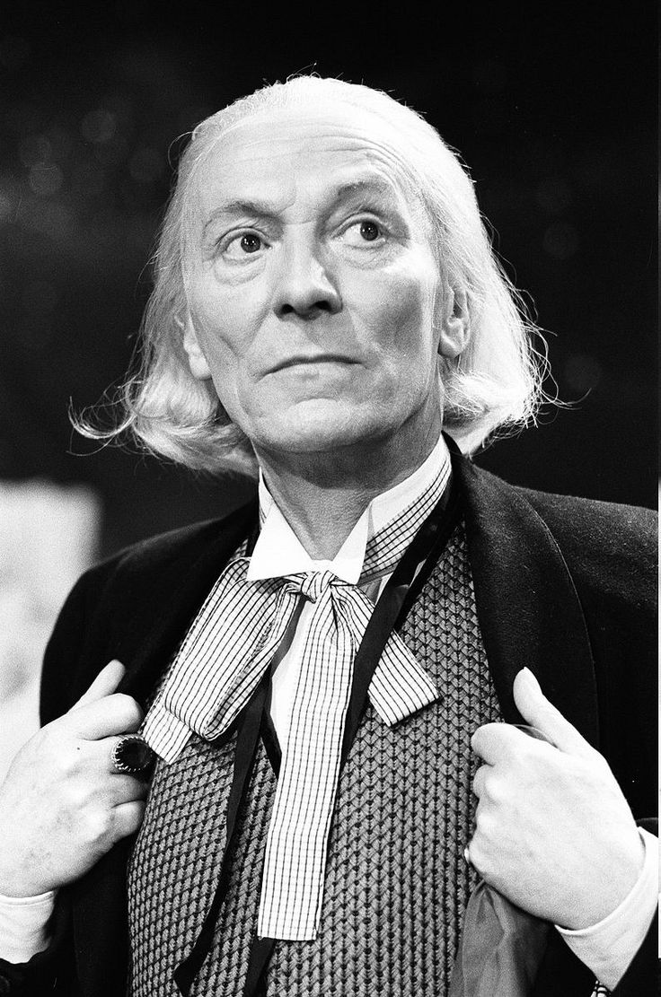 TNThorne1970's tweet image. Remembering The Guv'nor 1st Doctor #WilliamHartnell on his Birthday born in 1908.
'I couldn't go out into the streets without a bunch of kids following me. I felt like the #PiedPiper. Everyone calls me '#DoctorWho' &amp;amp; I feel like I actually am him.' - William Hartnell. #coloured