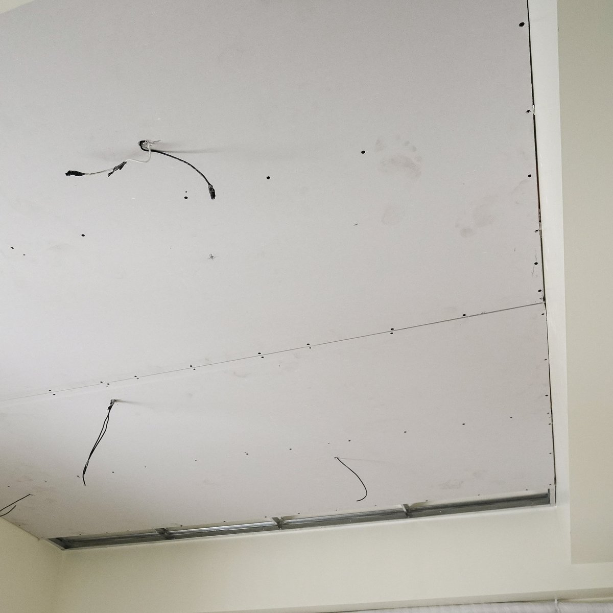 flipspacestudio's tweet image. Gypsum board ceiling panels and lighting stub-outs already in place for better lighting at master&apos;s bedroom. #flipspace #architectureph #constructionph #renovation #dmci #mandaluyongcity