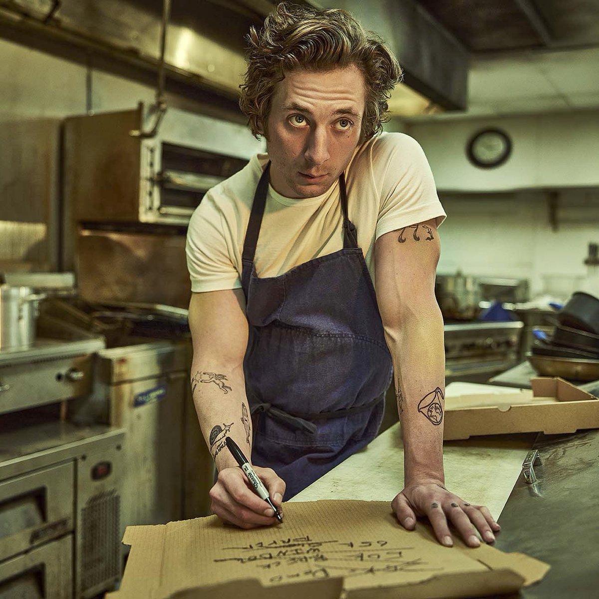 PopCrave's tweet photo. Jeremy Allen White wins Best Actor in a Musical or Comedy TV Series at the #GoldenGlobes. https://t.co/kaxzNQK1MF