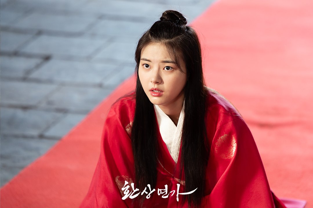 KBS_drama's tweet photo. [환상연가]
연월이를 위험에 빠뜨린 흑막의 주인공은 누구일까...!
오늘 밤 10시 10분에 공개된다는데...참을 수 없어요...알려주세요!!!! 🥹💧

KBS2 월화드라마 [환상연가]
매주 [월화] 밤 10시 10분 방송

#KBS #KBSDRAMA #환상연가 #박지훈 #홍예지 #황희 #지우 https://t.co/OhJjQKsIim