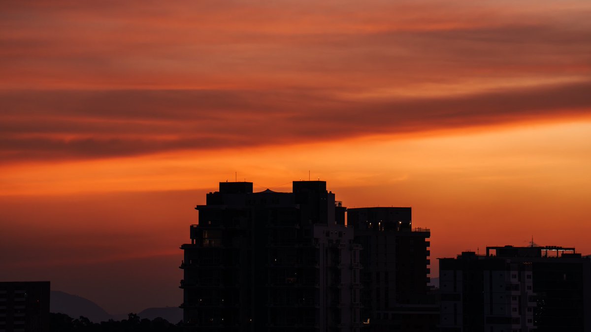 carbonvivo's tweet photo. los atardeceres que nos hicieron falta este pasado noviembre están sucediendo en enero. (Ciudad de Guatemala 2024) https://t.co/BE79AqvrOv