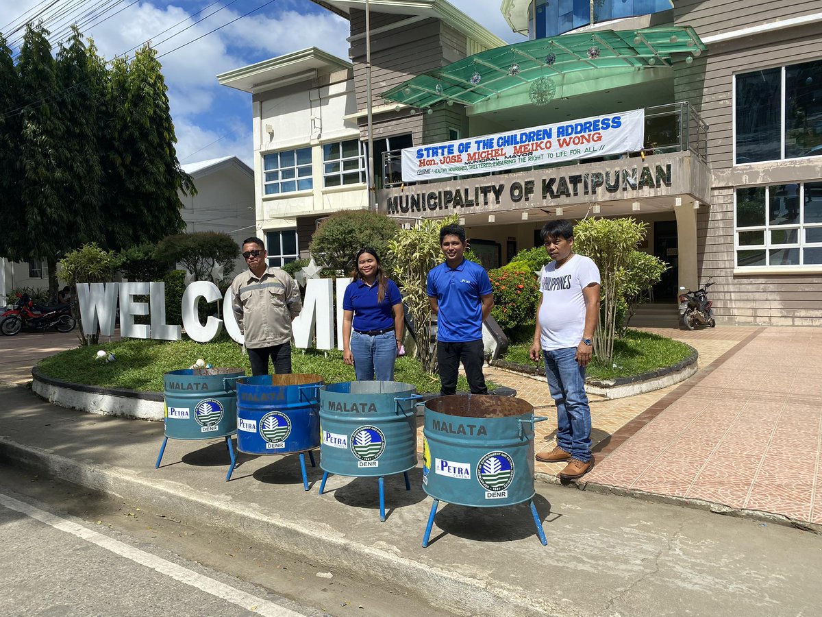 DENROfficial's tweet photo. [1/2] LOOK: The DENR Zamboanga Peninsula, through the efforts of CENRO Manukan, leads the distribution of 48 trash bins to 6 municipalities &amp; 1 city in the 2nd District of Zamboanga del Norte.

#EnvironmentForLife #DENRInAction #DENRNews #SolidWastePH https://t.co/IWTxGq7uCj