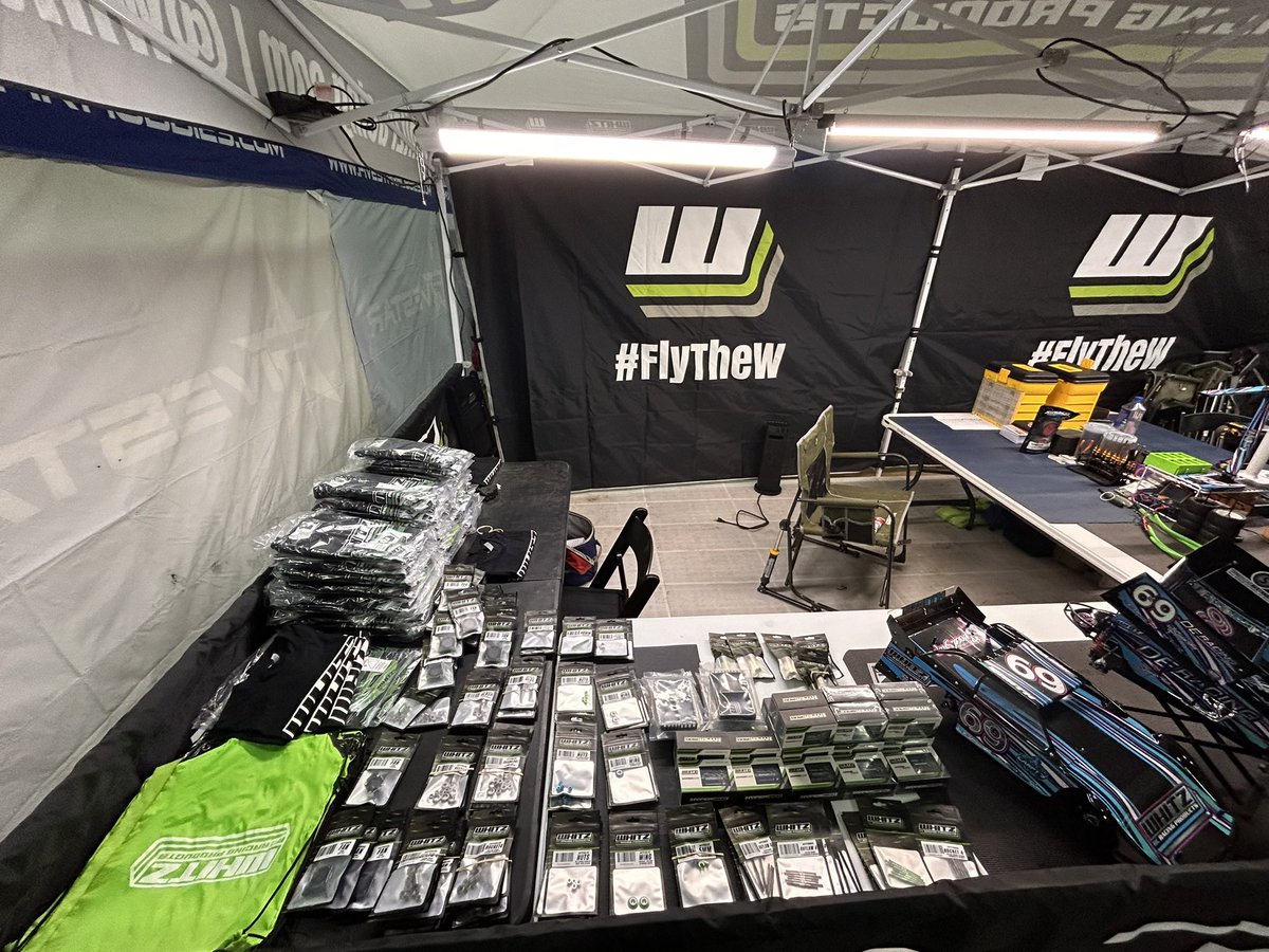 whitzracing's tweet photo. #WhitzHasEnteredTheBuilding

#WhitzRacing #TeamDrivers and #TeamTent at the RC Chili Bowl are setup and ready to race (and sell)…

Stop by and see what the boys are up to, ask them anything…legally they have to answer, even set-up advice!

We may have one late addition to the lineup this week, guess we’ll have to wait and see. 🧐

Practice Starts Tomorrow!

#FlyTheW #WhitzRacing https://t.co/jarRcYSitI