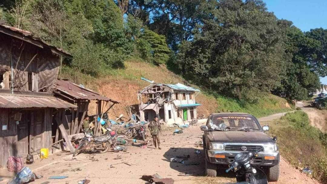 CrphMyanmar's tweet photo. Yesterday, 5️⃣ local residents including 3️⃣ female teachers killed in the junta's bombings on a #school located in Myothit Village, Nant Sam Township, #Shan State.

Attacks on civilians are violation of international humanitarian law. 

#NotATarget
#WarCrimes https://t.co/j5nL6i5Sq3