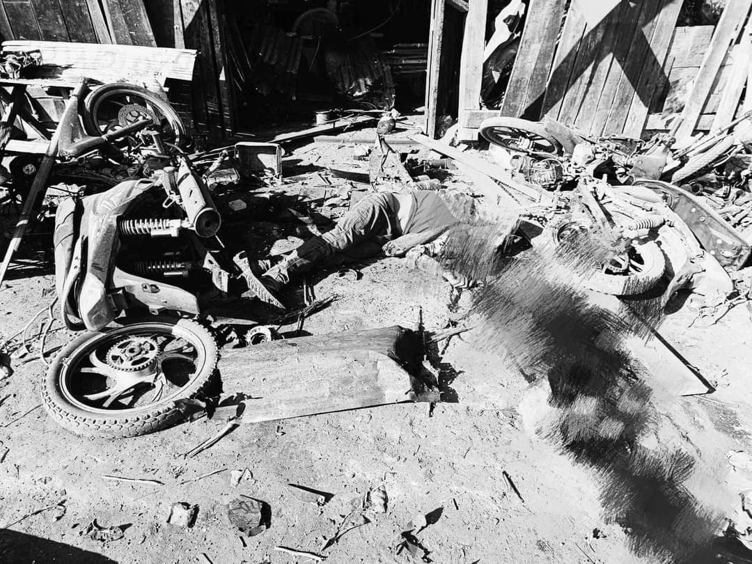 CrphMyanmar's tweet photo. Yesterday, 5️⃣ local residents including 3️⃣ female teachers killed in the junta's bombings on a #school located in Myothit Village, Nant Sam Township, #Shan State.

Attacks on civilians are violation of international humanitarian law. 

#NotATarget
#WarCrimes https://t.co/j5nL6i5Sq3