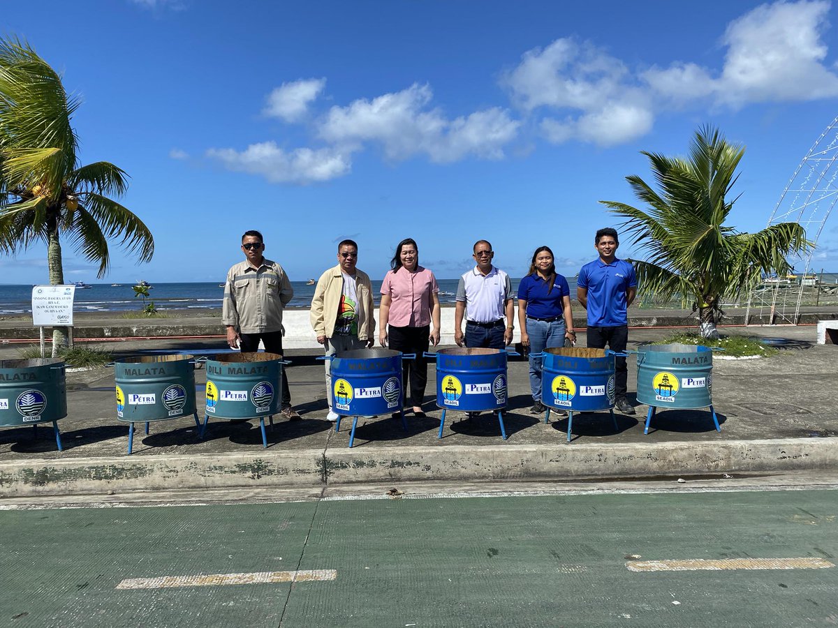 DENROfficial's tweet photo. [1/2] LOOK: The DENR Zamboanga Peninsula, through the efforts of CENRO Manukan, leads the distribution of 48 trash bins to 6 municipalities &amp; 1 city in the 2nd District of Zamboanga del Norte.

#EnvironmentForLife #DENRInAction #DENRNews #SolidWastePH https://t.co/IWTxGq7uCj