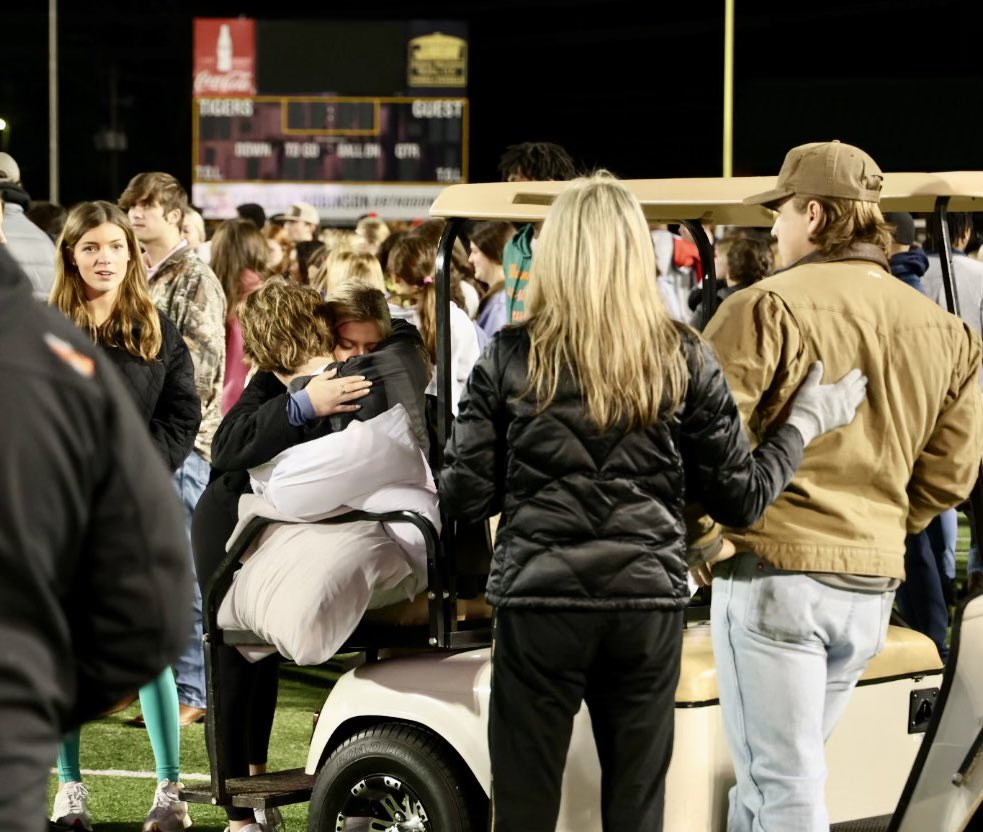 Jake Martin (@jakemartinoc) on Twitter photo Neville held a candlelight vigil in Bill Ruple Stadium tonight in memory of Tarver Braddock.
📸 <a href="/TMoPix/">Tom Morris</a> Neville held a candlelight vigil in Bill Ruple Stadium tonight in memory of Tarver Braddock.
📸 <a href="/TMoPix/">Tom Morris</a>
