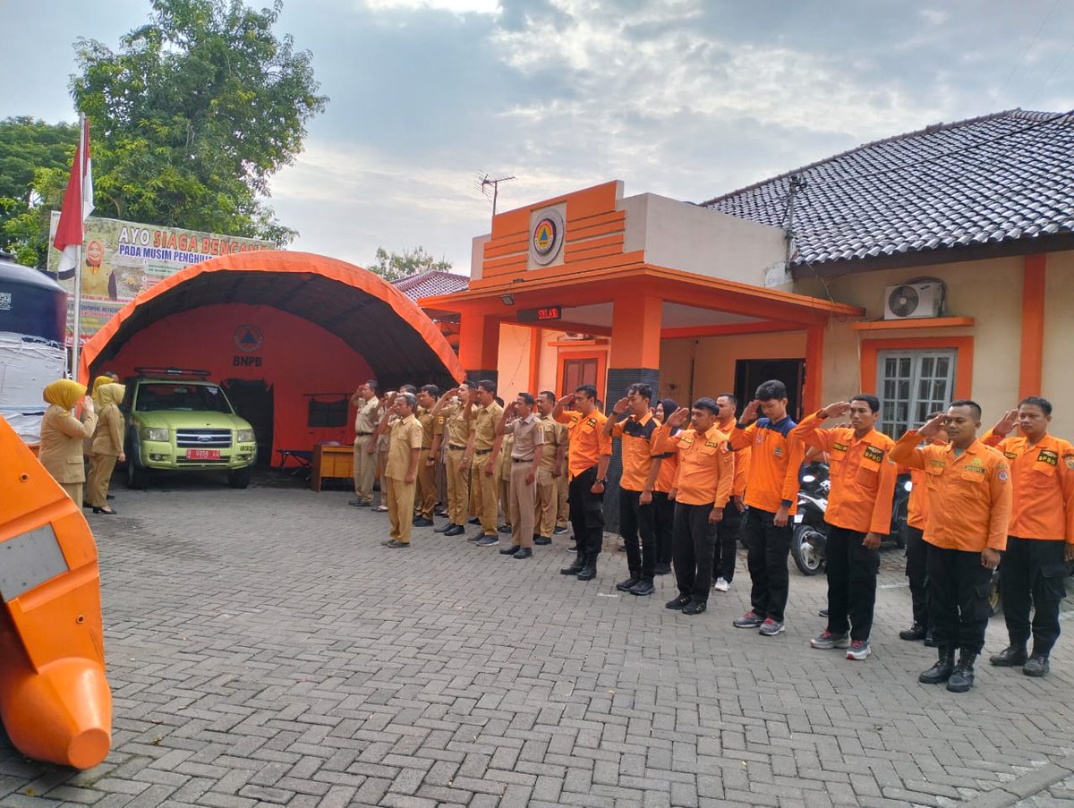 Senin, 8 Januari 2023 seluruh karyawan &amp; karyawati BPBD Kabupaten Grobogan melaksanakan apel pagi di lingkungan BPBD Kabupaten Grobogan ..

#bpbdgrobogan
#groboganhebat