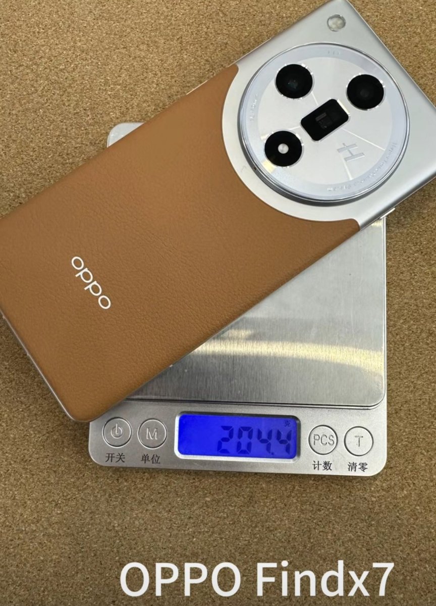TechKard's tweet photo. Oppo Find X7: 204.4g, 859mm
OPPO Find X7 Ultra: 223.6g, 924mm
https://t.co/2dX03GifnX
https://t.co/eJgxn9O6Qj
#Oppo #OPPOFindX7Pro #OppoFindX7 #OppoFindX7Ultra https://t.co/8xH10EE1eA