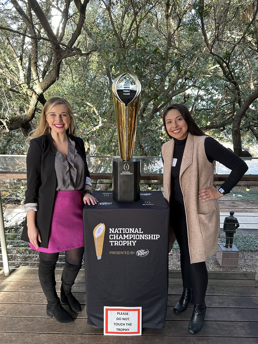 emilydr5's tweet image. Enjoyed my time attending the @CFBPlayoff Celebrating Female Playmakers event this weekend! @PattiPhillips10 and the panelists were incredible! Thank you for the opportunity @_WomenLeaders ✨
#WomenLeadersinSports 💙💚