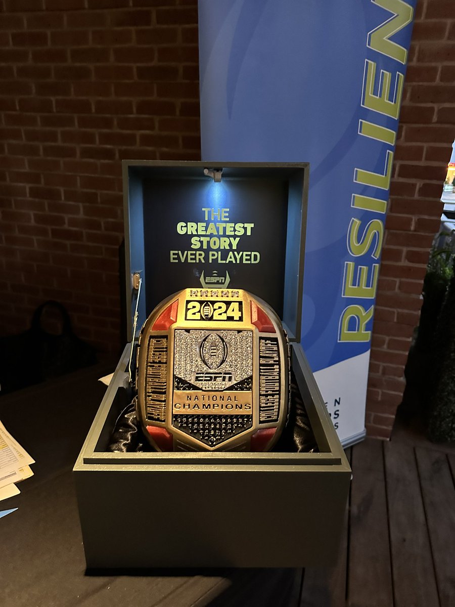 emilydr5's tweet image. Enjoyed my time attending the @CFBPlayoff Celebrating Female Playmakers event this weekend! @PattiPhillips10 and the panelists were incredible! Thank you for the opportunity @_WomenLeaders ✨
#WomenLeadersinSports 💙💚