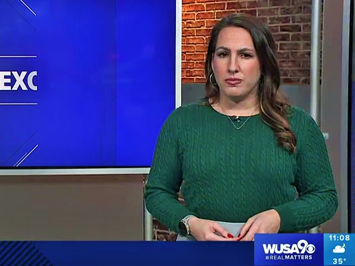 EmilyROReynolds's tweet photo. Very Hot DC Anchor Ladies Sierra &amp; Katie On The Desk Both In Cool Pink &amp; Green Color Dresses This Week Looking Very Great For My 1st Pics Of 2024! @thesierrafox 💖💖💖 @KatieLusso 🟢⚪️🟢 https://t.co/UsAqyv9VLu