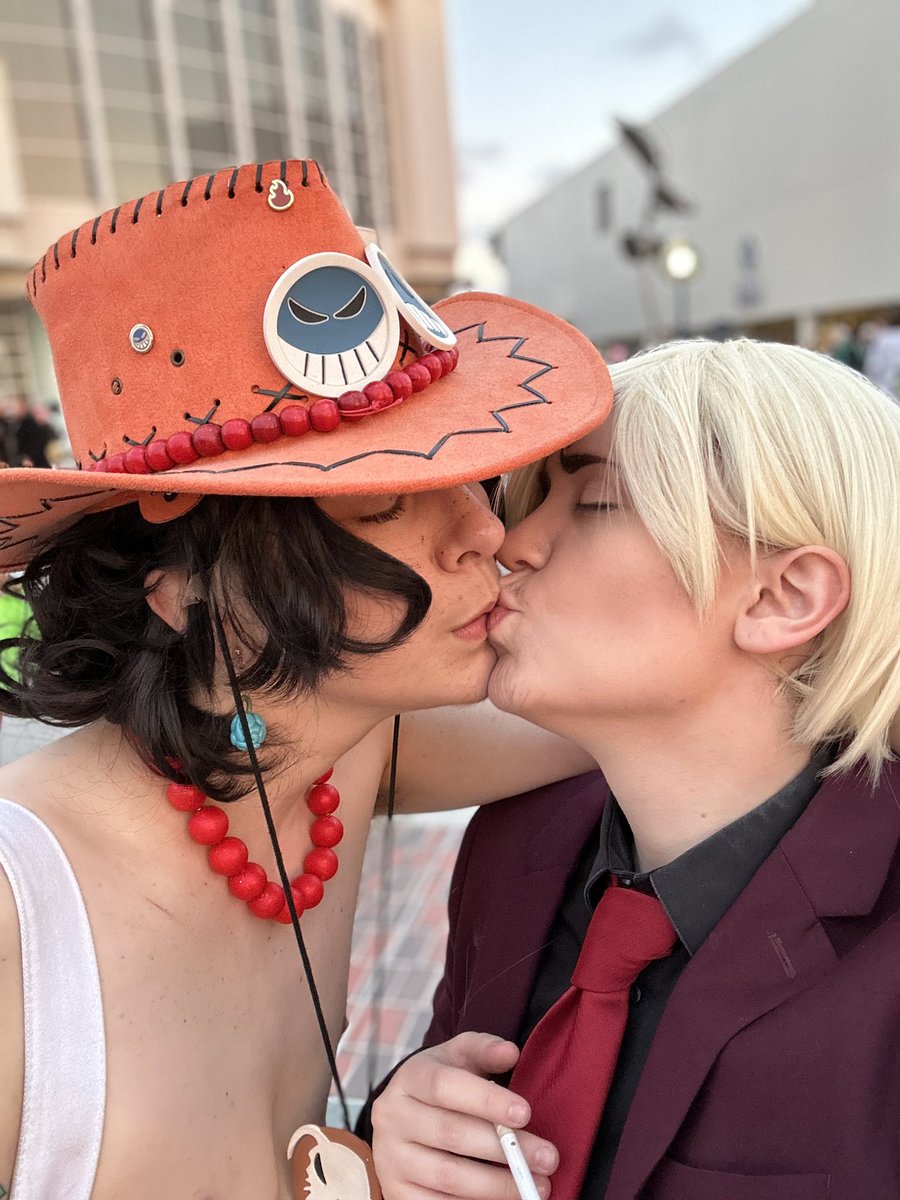 freckledasce's tweet photo. 🔥🍥 ALA was so fun this year! I can’t believe I didn’t get cold LOL https://t.co/voUFf3X84l