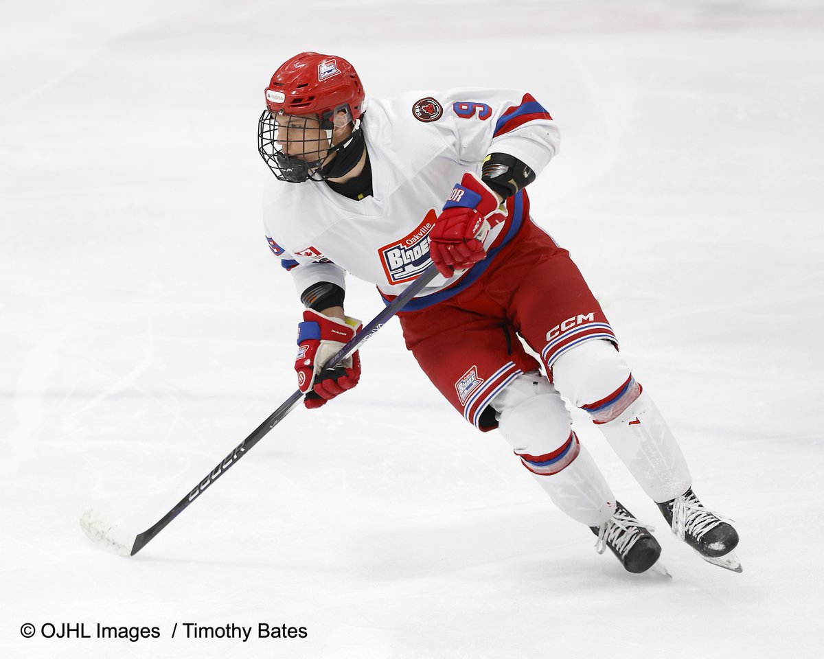 ojhlimages's tweet photo. Don't want to seem arrogant but shooting from a high riser position in near perfect lighting on Olympic Ice with a Canon 300mm 2.8 is a Photogs dream scenario. Trust me I saved for years to acquire this lens. @LeamFlyers @OakvilleBlades @OJHLOfficial https://t.co/5BIzQY4vMh