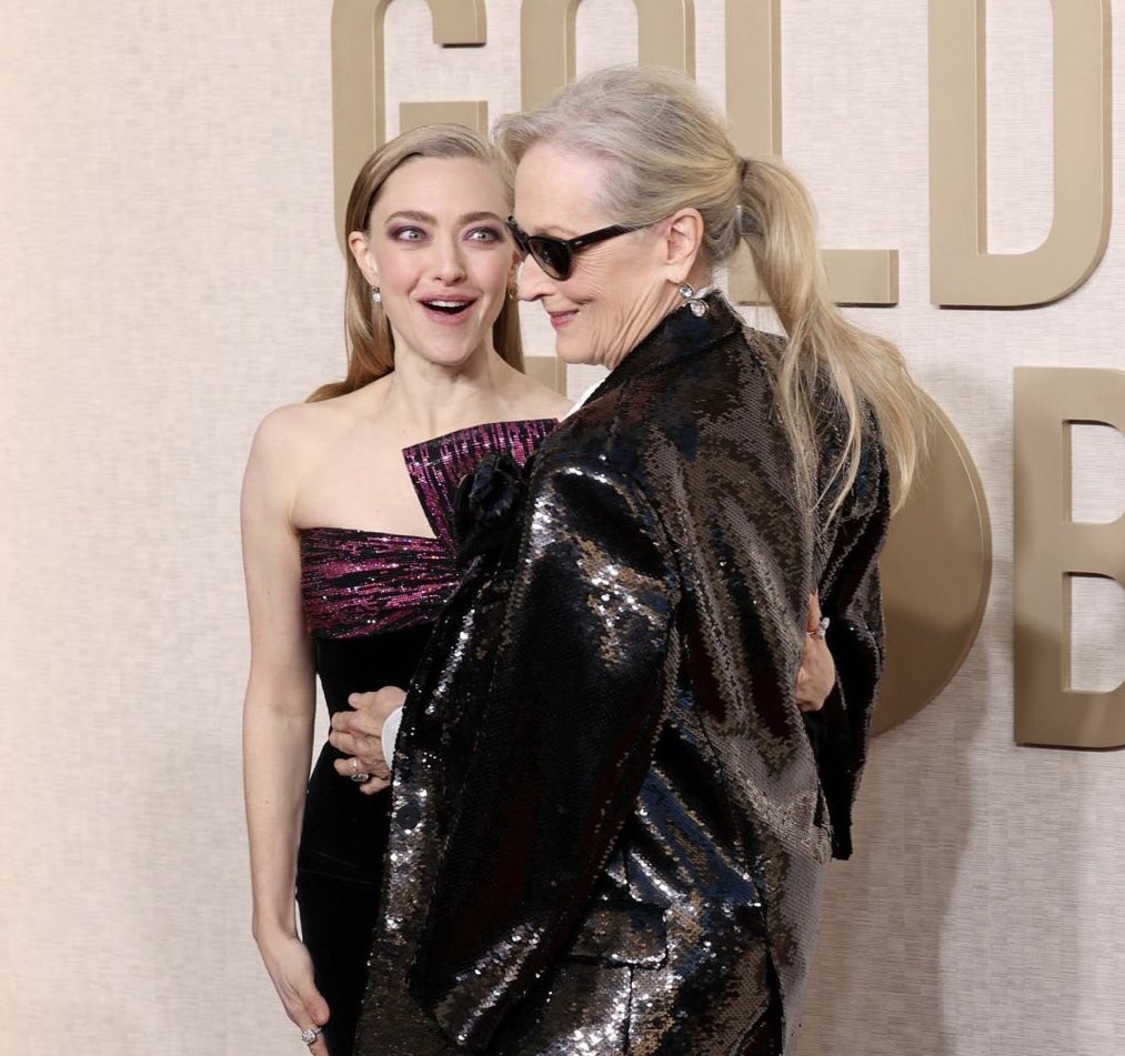 Lonelywarrior3's tweet image. Donna y Sophie. Cinna y Katniss. Las chicas lindas nos alegramos de estos reencuentros. #GoldenGlobes