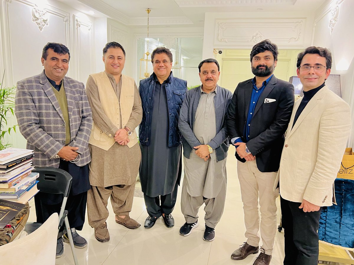ZHALEPOTO's tweet image. #DinnerReception in the honour of dear friend Sarwar Khushk who is visiting beloved motherland sindh from houston Texas USA 
Thanks Bansi Malhi Saad Memon Amir Zulfiqar Prem Sagar for joining