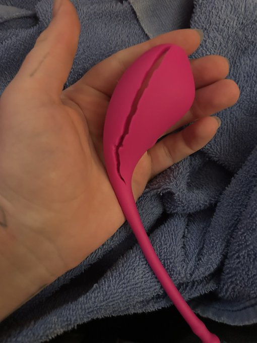 News flash. Someone needs to get me to chill out because I have yet again broken another toy 😭😭 bye bye<a href="/tag/lush"class="tags"><span>#lush</span></a><a href="/tag/chaturbate"class="tags"><span>#chaturbate</span></a><a href="/tag/lovense"class="tags"><span>#lovense</span></a>