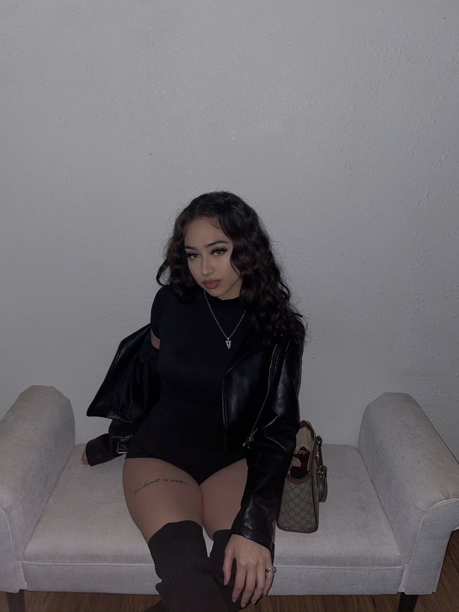 Pretttypiscesss's tweet photo. I don’t post here but 🤷🏻‍♀️🤷🏻‍♀️ https://t.co/PZJhlRpBaU