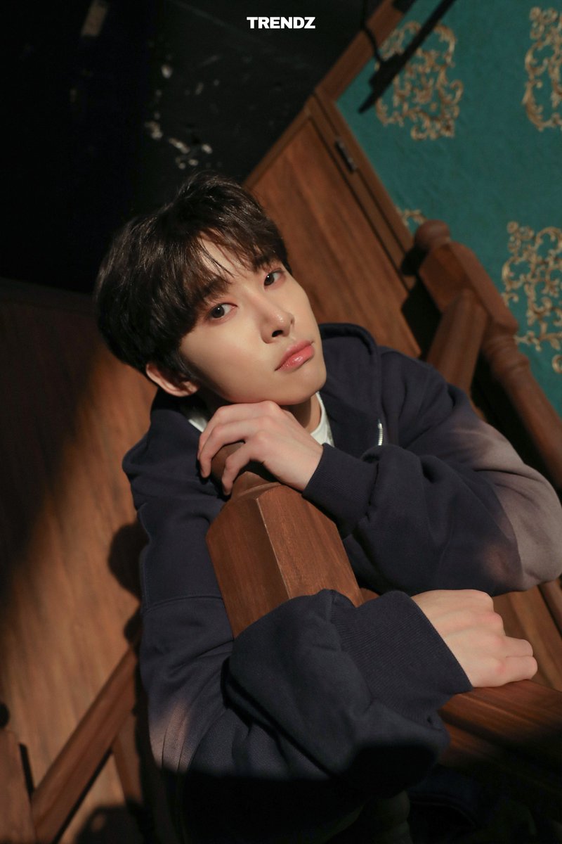 TRENDZ_OFFCL's tweet photo. [TRENDZ]

Special Single
‘위로위로 (Go Up)’
Choreography by 리온

#LEON #리온 + α

𝟮𝟬𝟮𝟰.𝟬𝟭.𝟭𝟭.𝗧𝗛𝗨 𝟭𝟮:𝟬𝟬𝗣𝗠(𝗞𝗦𝗧)

#TRENDZ #트렌드지
#위로위로 #GoUp 
#트지_위로위로 #TZ_GoUp https://t.co/SY4AgcZOSs