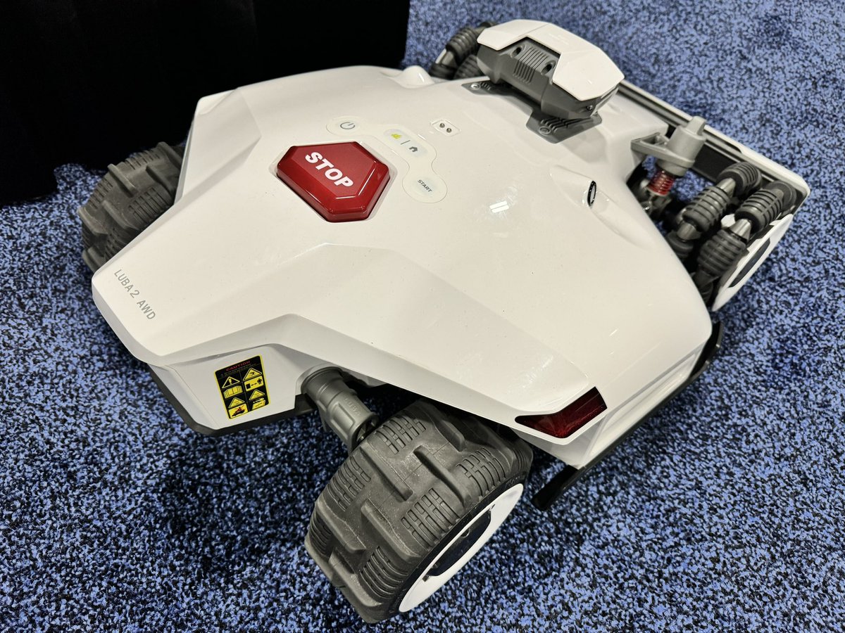 DataNovaService's tweet photo. Vi är glada att berätta om den nya kommande Luna gen 2 !! mer information finns på  datanovas luba fabebook grupp ! #lubagen2 #luba2 #mammotion #datanovaservicepoint  #perimiterfreelawnmower #nowires https://t.co/cLQygH9Wz7