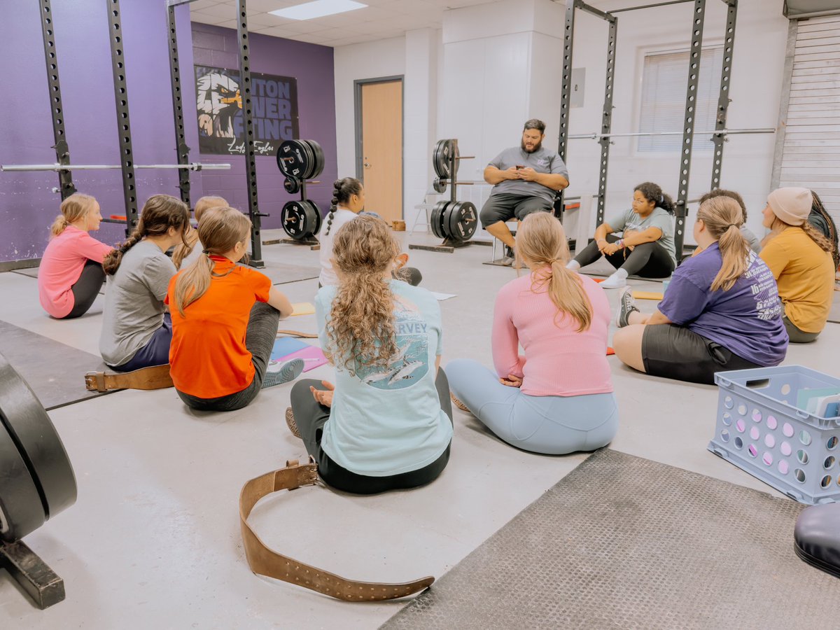 9for9PL's tweet photo. New Year, New Dungeon! 💪🏽 
Power outages didn’t stop these ladies from improving their skills during the Christmas break. Their unwavering commitment and dedication have paid off as they had the opportunity to train with an All-Time Great, Katy Chaffins! https://t.co/eqnR4fSNqs