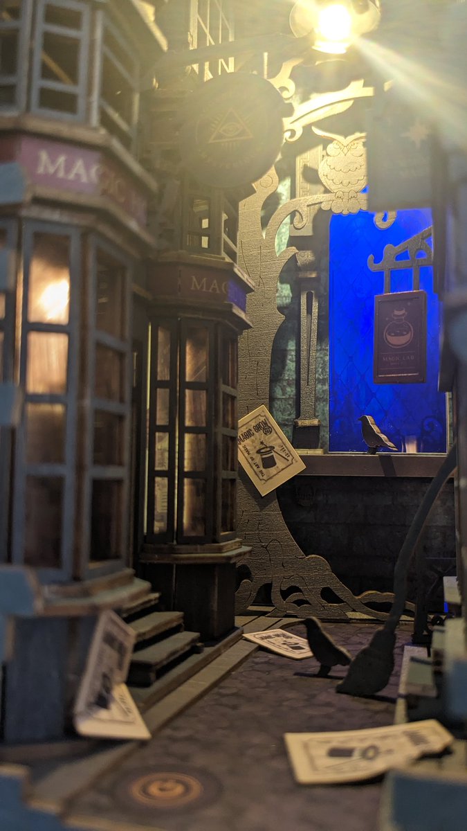 akai_sagu's tweet photo. ついに、、!
完成しました〜🥳
やたーーーー!!
初めてにしては結構綺麗に出来たのでは??と自画自賛です🥰
難しかったし時間もかかったけど、素敵なお家が出来て満足です🏠✨
#ウッドパズル
#ミニチュア
#つくるんです
#magichouse https://t.co/lH7H9IELkn