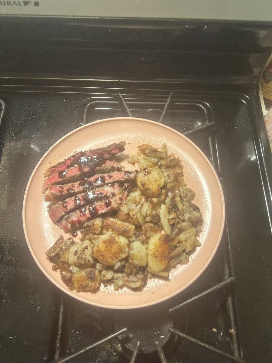 Justin_Crowder2's tweet photo. Show me you and your favorite meal to cook I’ll start https://t.co/Zl3mnDYbU1